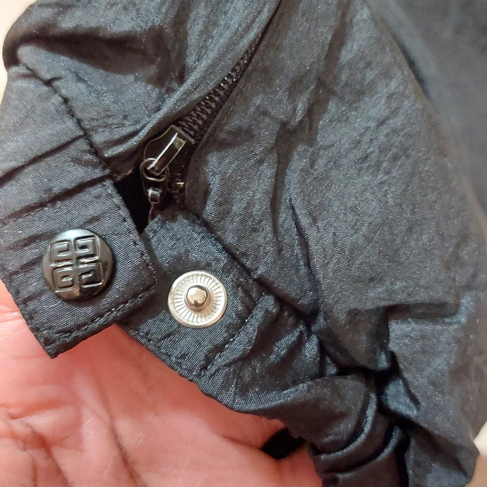 Givenchy Vintage Black and White Windbreakers With Neon Detail Size XL - Picture 9 of 11